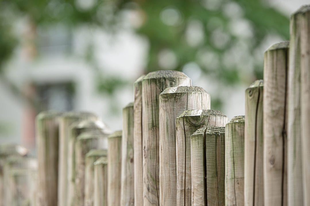 Erfgrens en verjaring: hoe je zonder het te weten grond aan de buren verliest