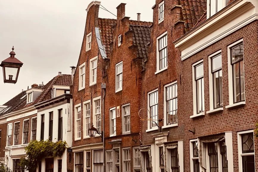 De ouderdomsclausule in het koopcontract: bescherming voor de verkoper, valkuil voor de koper?