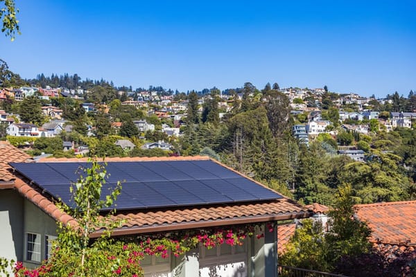 Zonnepanelen en verkoopwaarde: wat ze in 2026 echt opleveren